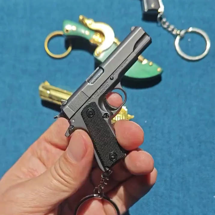 1:3 Alloy Hand Gun Model Metal Keychain