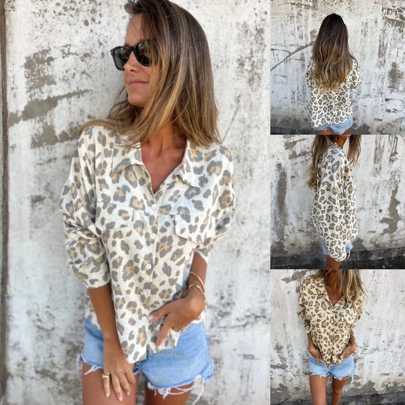 👗Vintage blouse with notched collar and long sleeves.