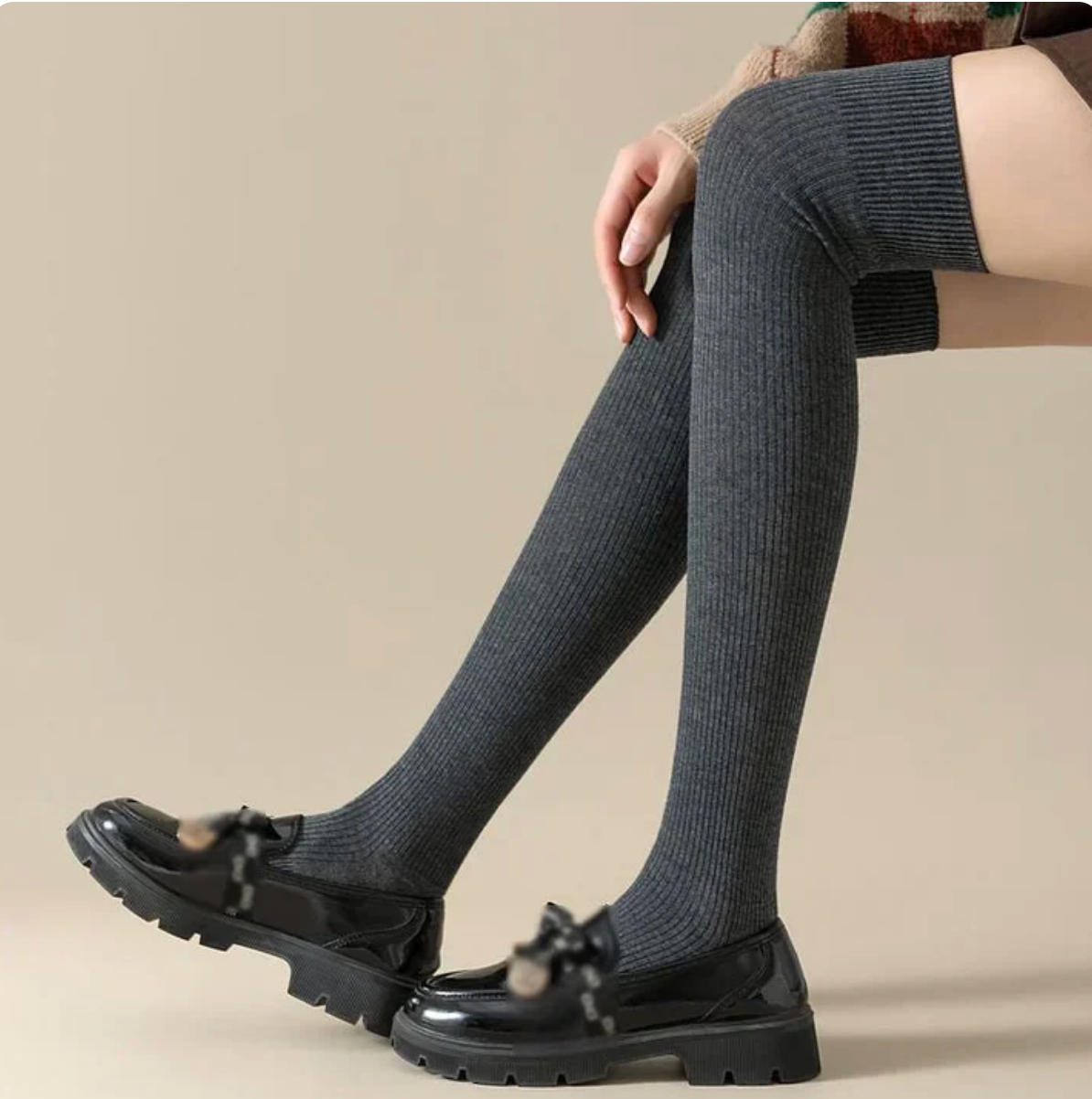 🧦 Medias gruesas hasta la rodilla – La combinación perfecta de calor y estilo
