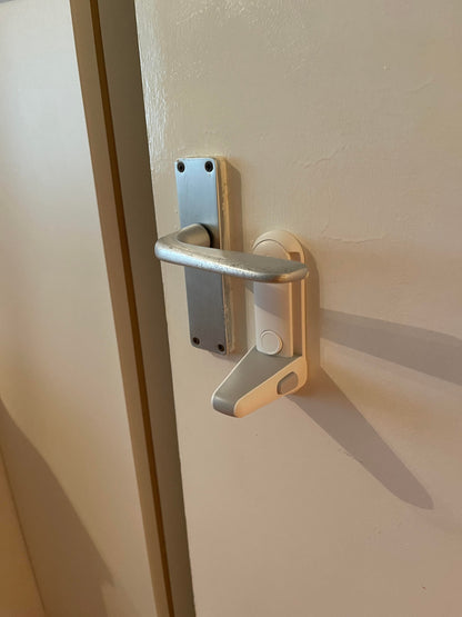 Screwless Attachable Door Lever Lock