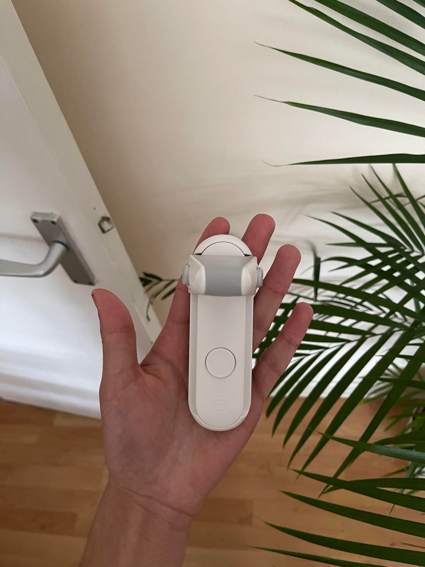 Screwless Attachable Door Lever Lock